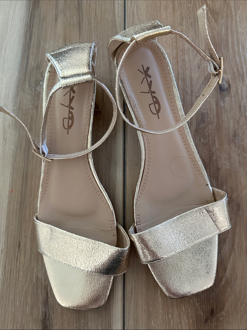 XYD Gold Metallic Sandals 9